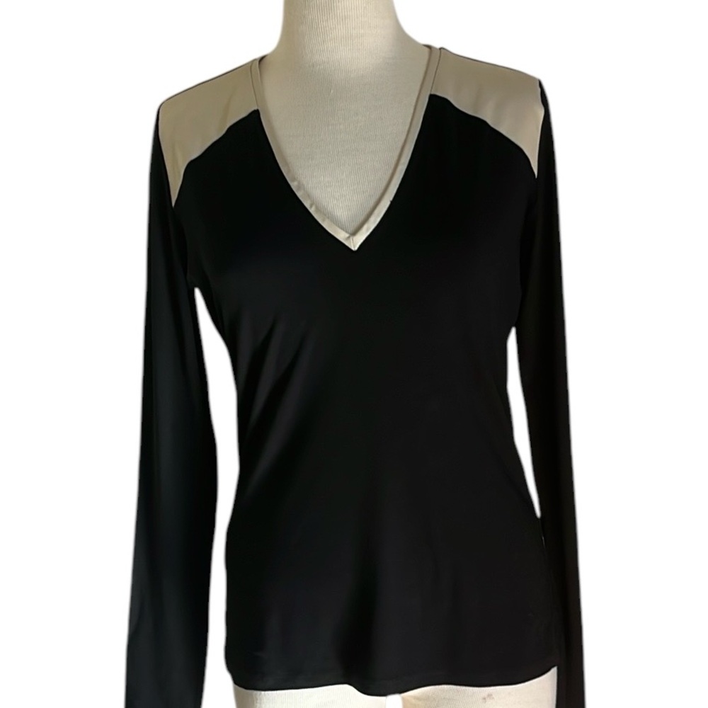 Isabel De Pedro Black and Cream V Neck Top
